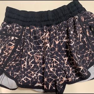 Lululemon Tracker Short 4” Size 6